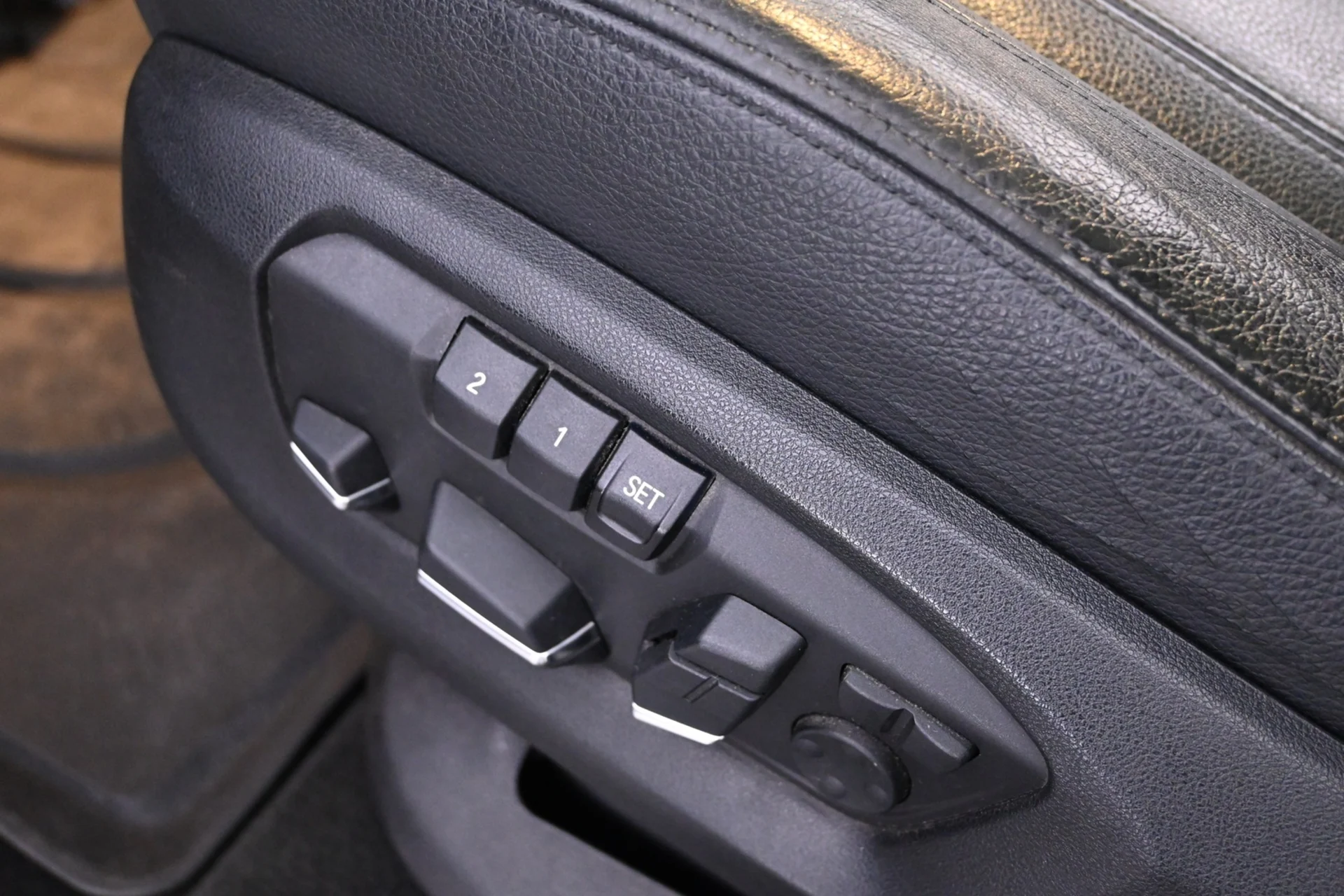 Car Image - ewMzndQmoKvT5w8WVXoIM