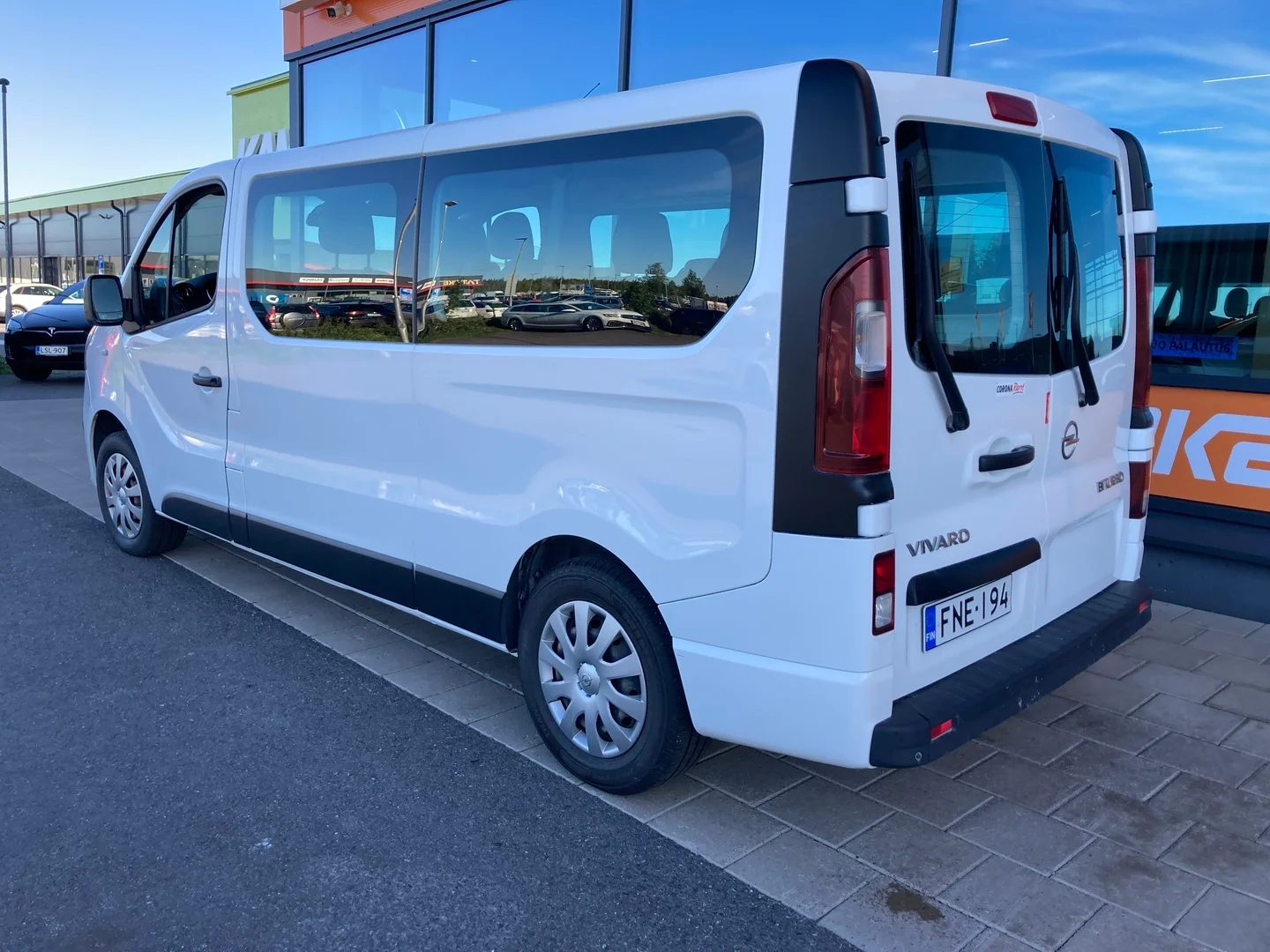 Car Image - Ly8uAZiwOd9nlc4LCAkEC