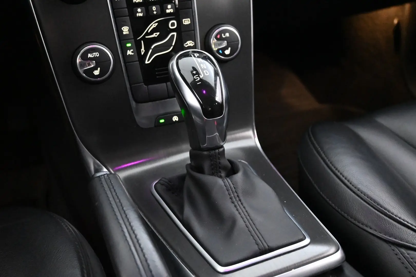 Car Image - 4UUtbR0MF4TY3QgRmK6hjS
