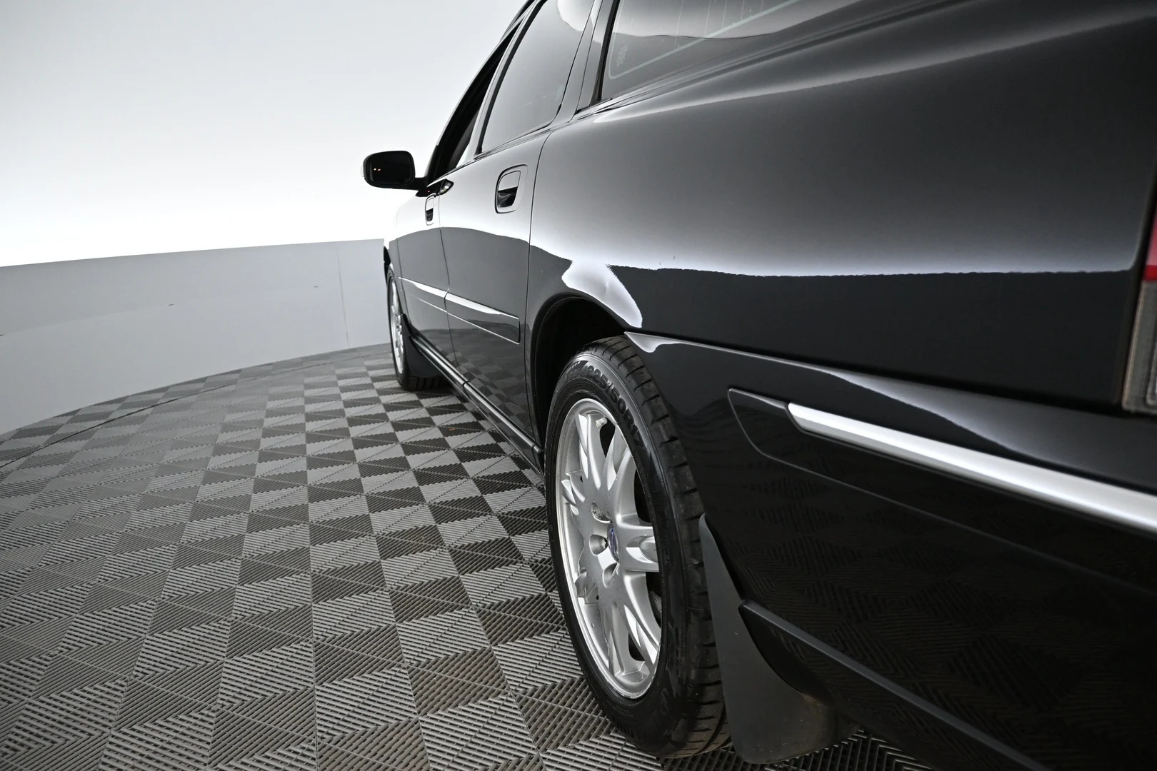 Car Image - 3q2JEkrY2X8qSF9vgy0FpJ