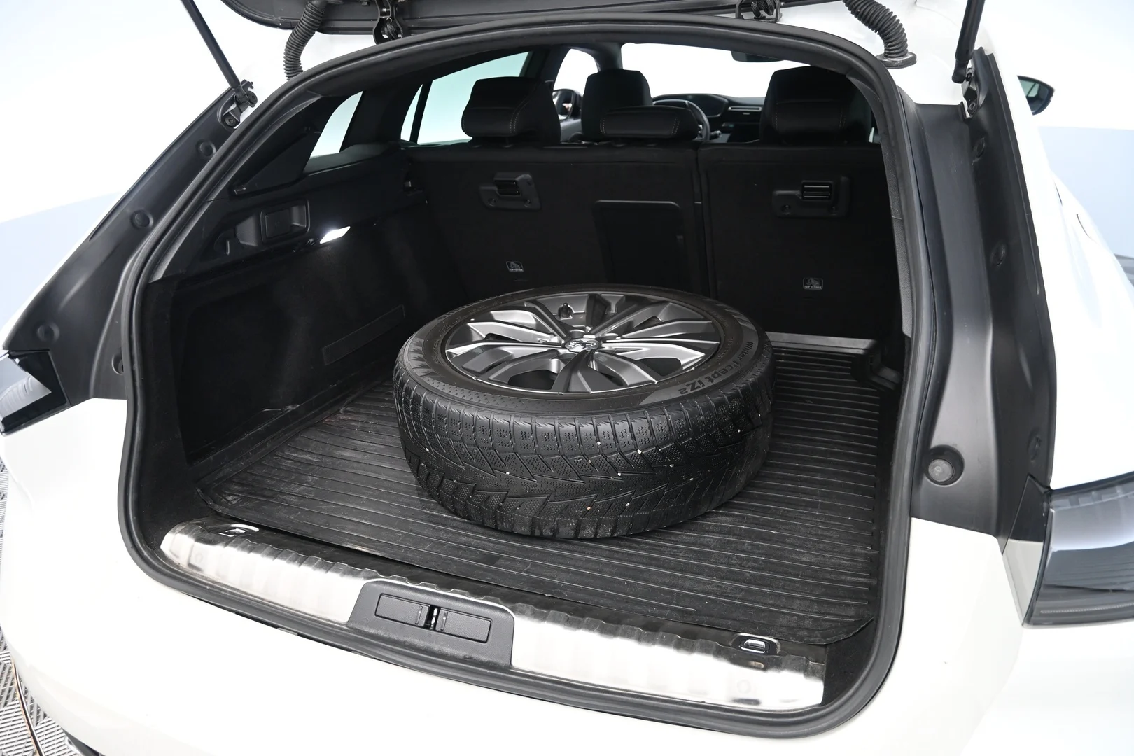 Car Image - pPglQ8675fvRtxNwjdOy8