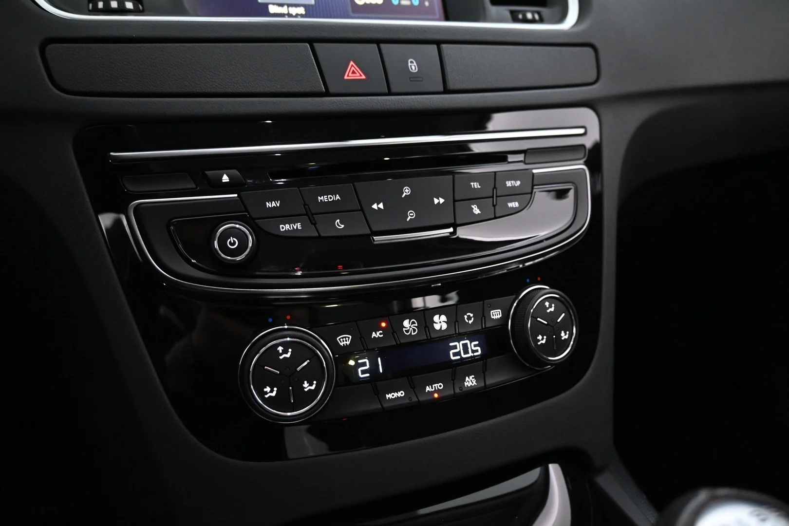 Car Image - 45DTvoiAGSA20WS12nNClK