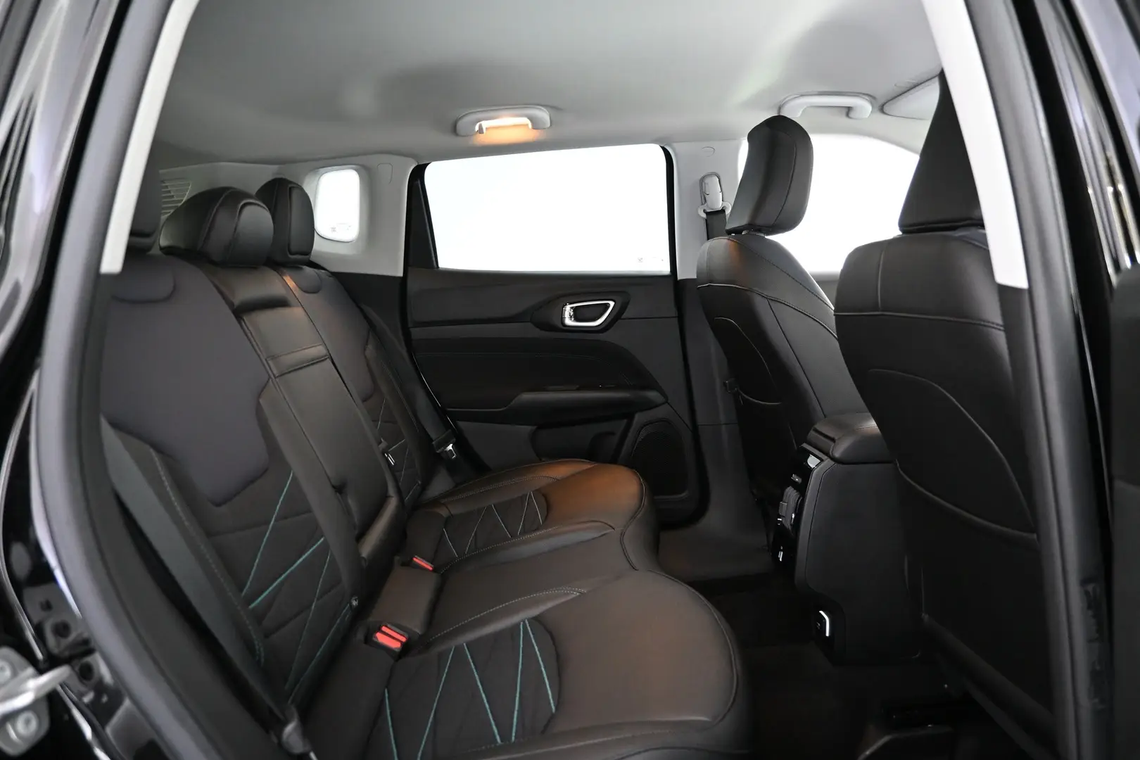 Car Image - 3YlR729QiADVFzF2FaNvbC