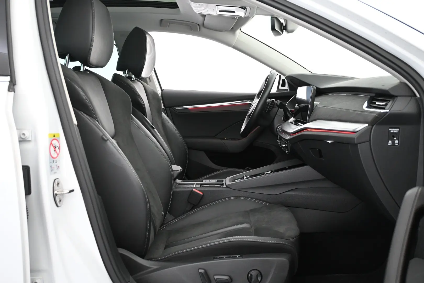 Car Image - Nnej0QBgqaukiV1BwLjWC