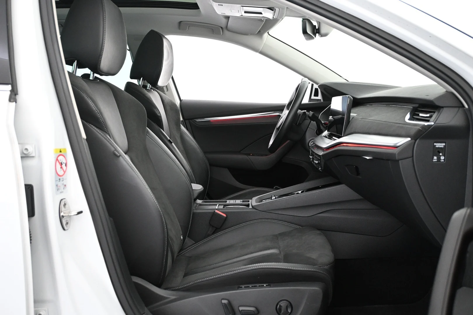 Car Image - Nnej0QBgqaukiV1BwLjWC