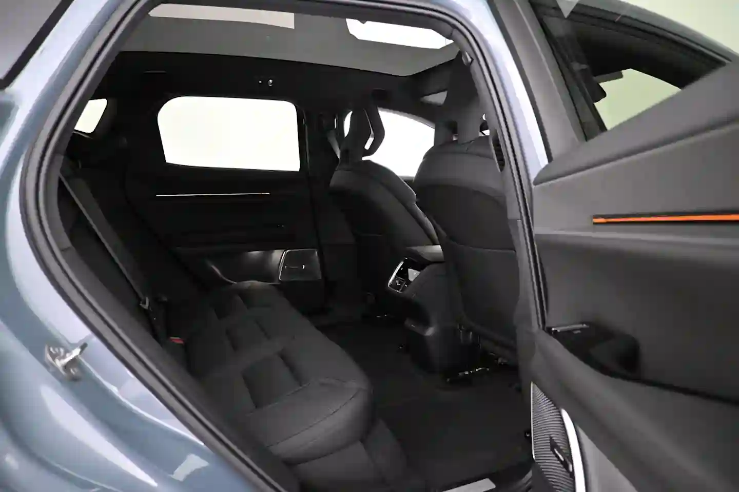 Car Image - CoU9Di8EXtWqhIeN5rFOo