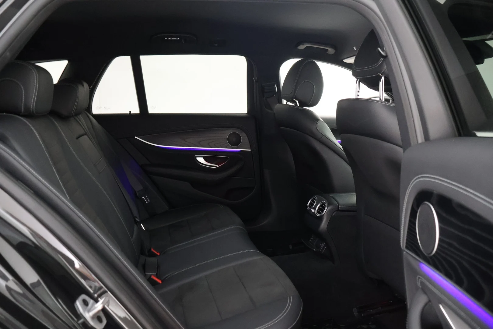 Car Image - 2gRDuRbbyuj6ye9azaan6s