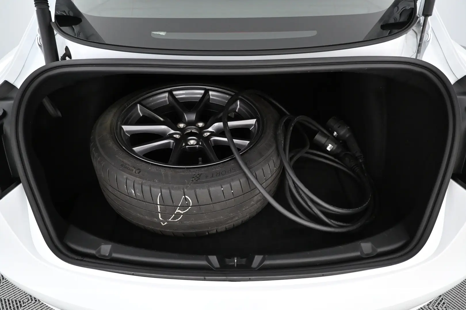 Car Image - WzarpjFbqcBcCyHSoxr1G