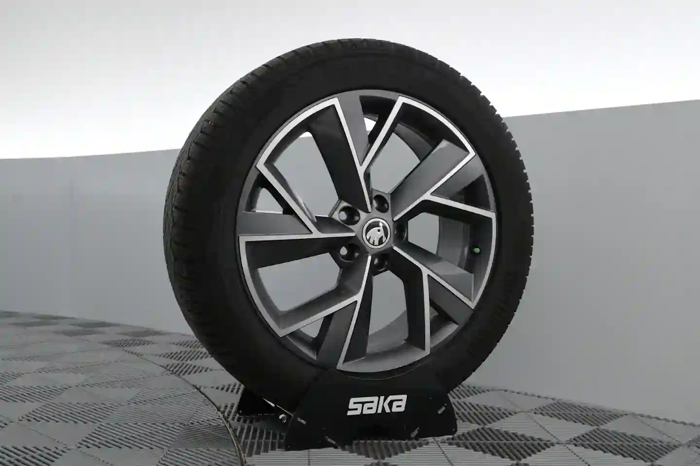 Car Image - 5Q7TPXnHgjJXTB5Whzotox