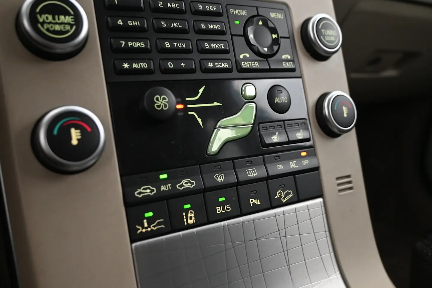 Car Image - R2KSfvElTjb00cxCRcUvg