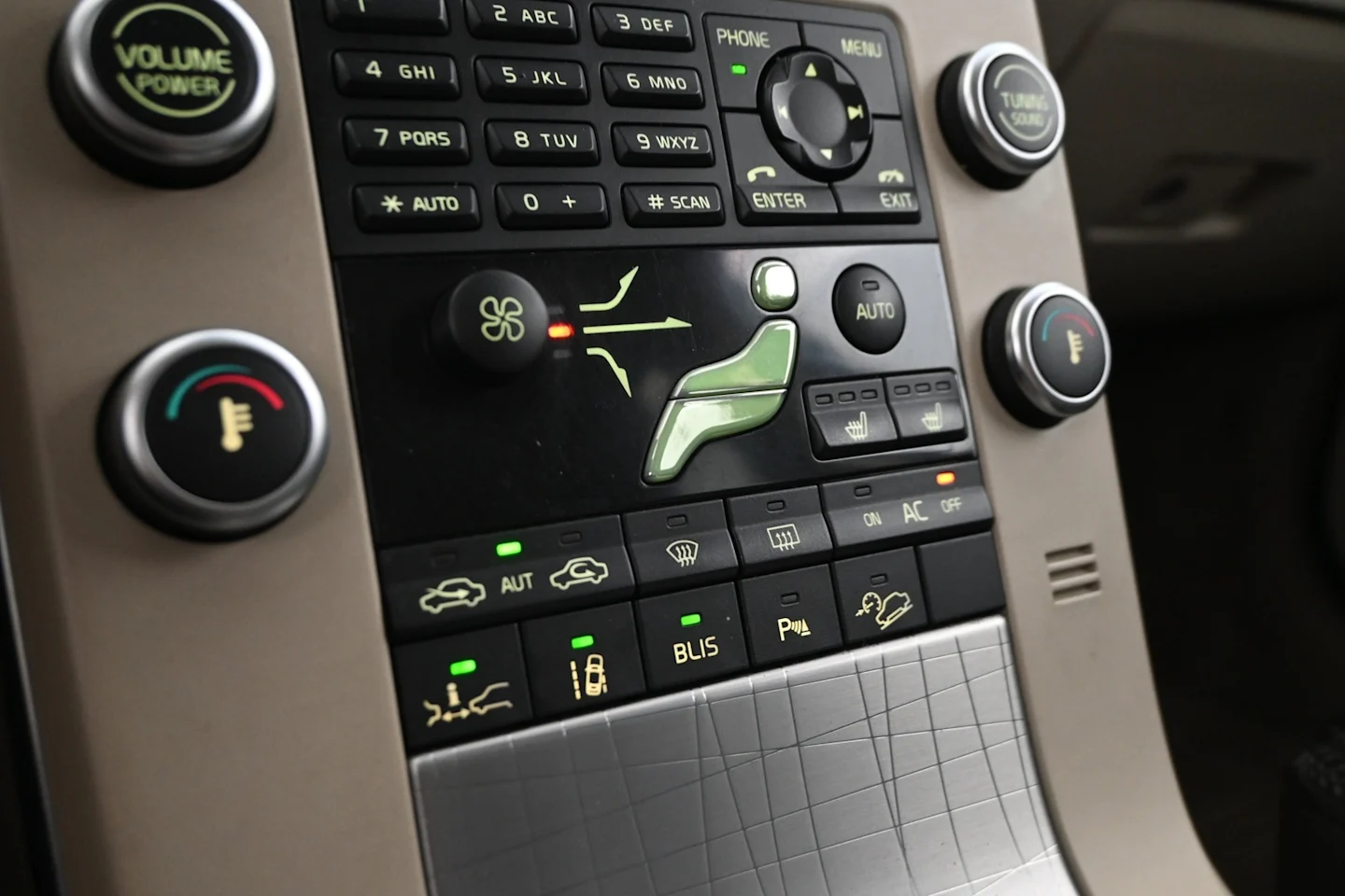 Car Image - R2KSfvElTjb00cxCRcUvg