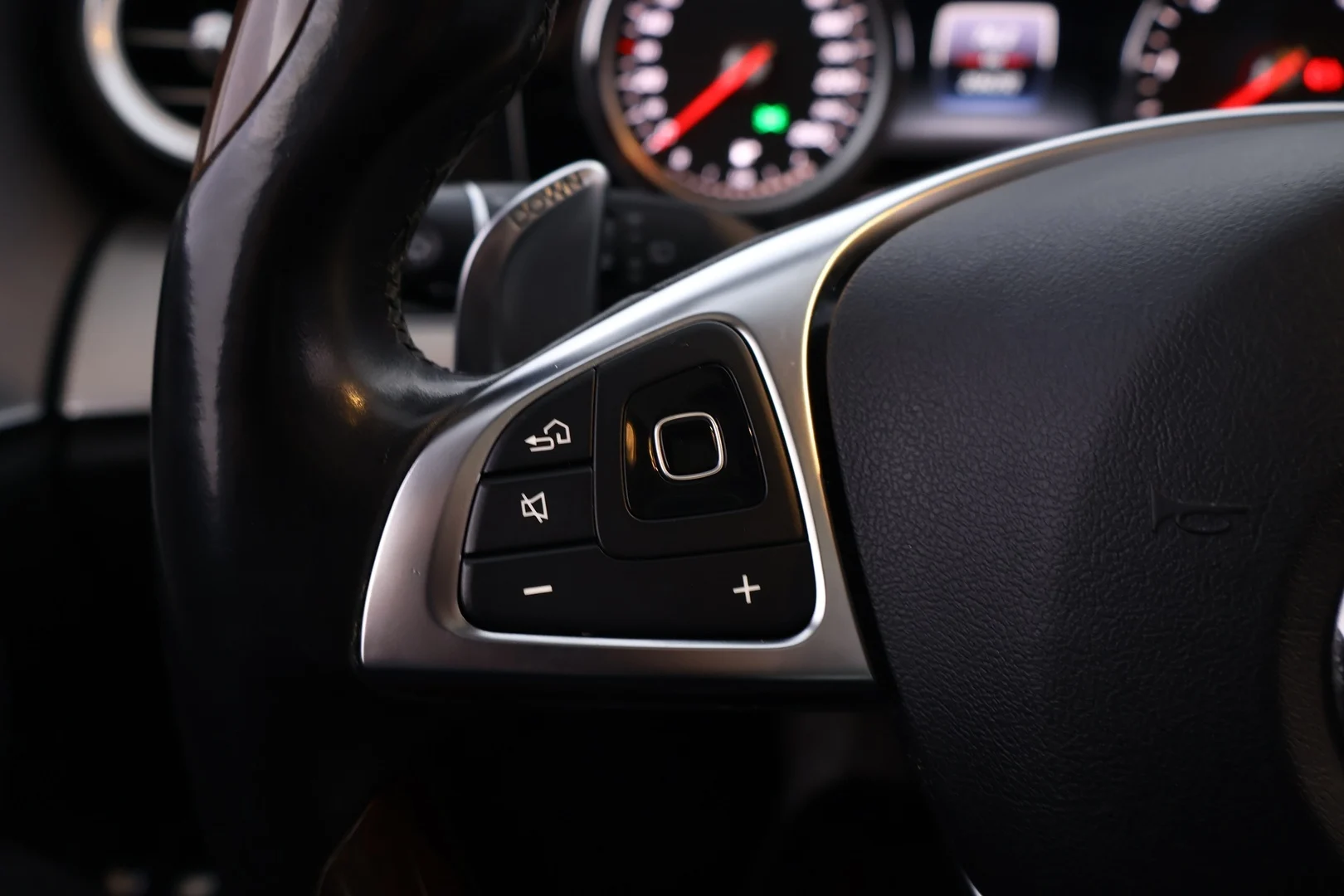 Car Image - 3azfvYommLDgeePrBtC4P4