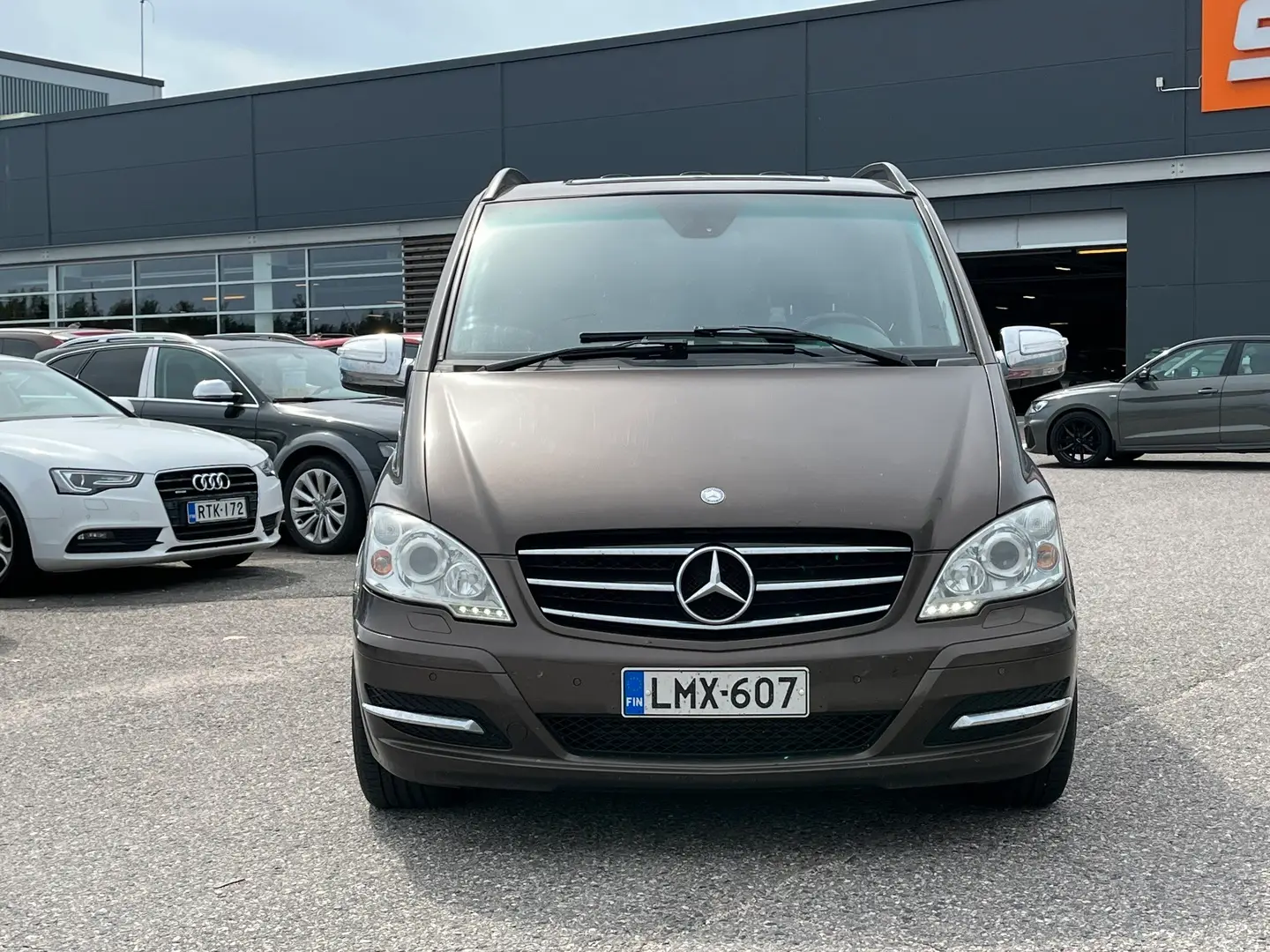 Car Image - 7m9s5elJ8URKQCqWR7WkMu