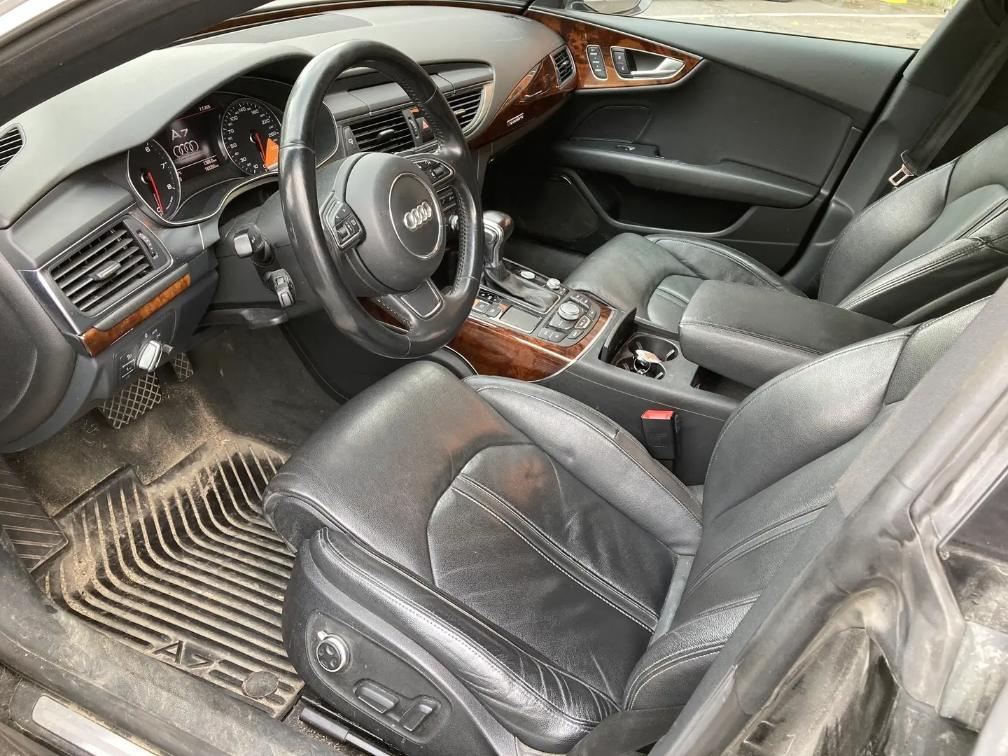 Car Image - 28AZoKkOfLdbVYApqUvyqu