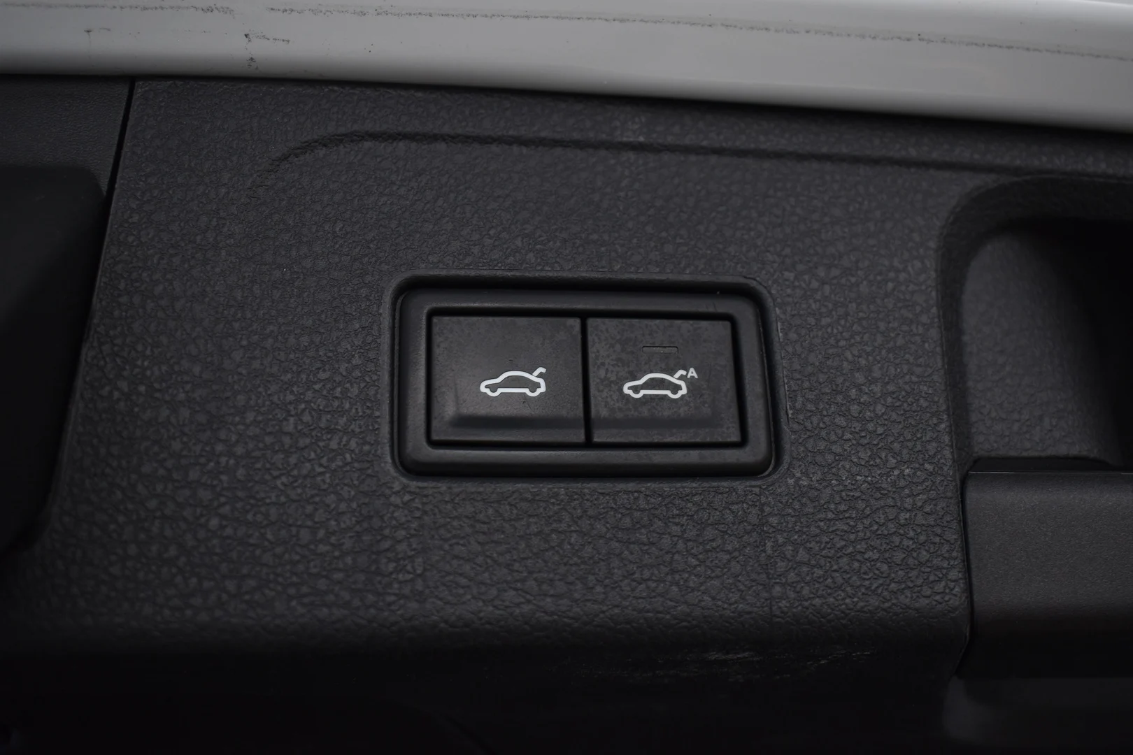 Car Image - 4UTBtpZjqU0LTE4kitzCYP