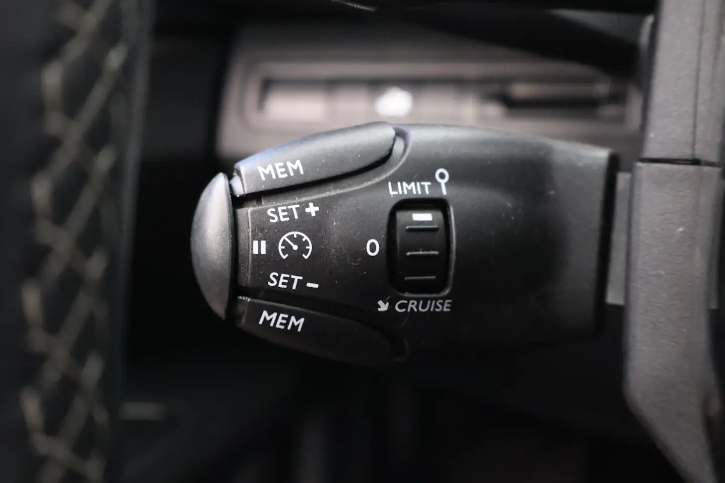 Car Image - 1OUUnN4o83VyRTfhrpc3vt
