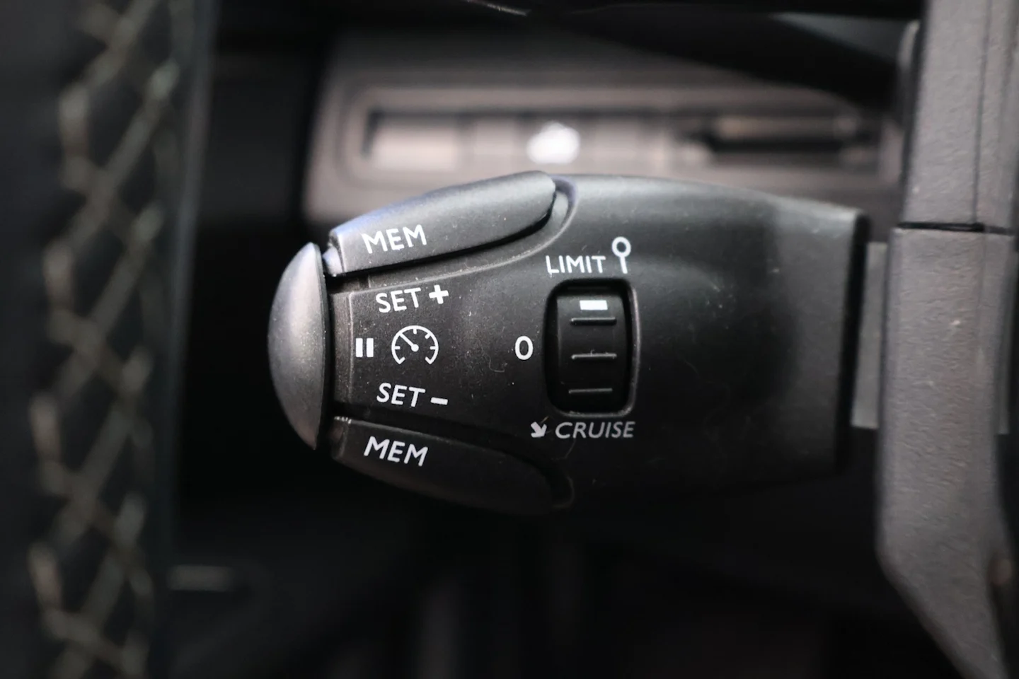Car Image - 1OUUnN4o83VyRTfhrpc3vt