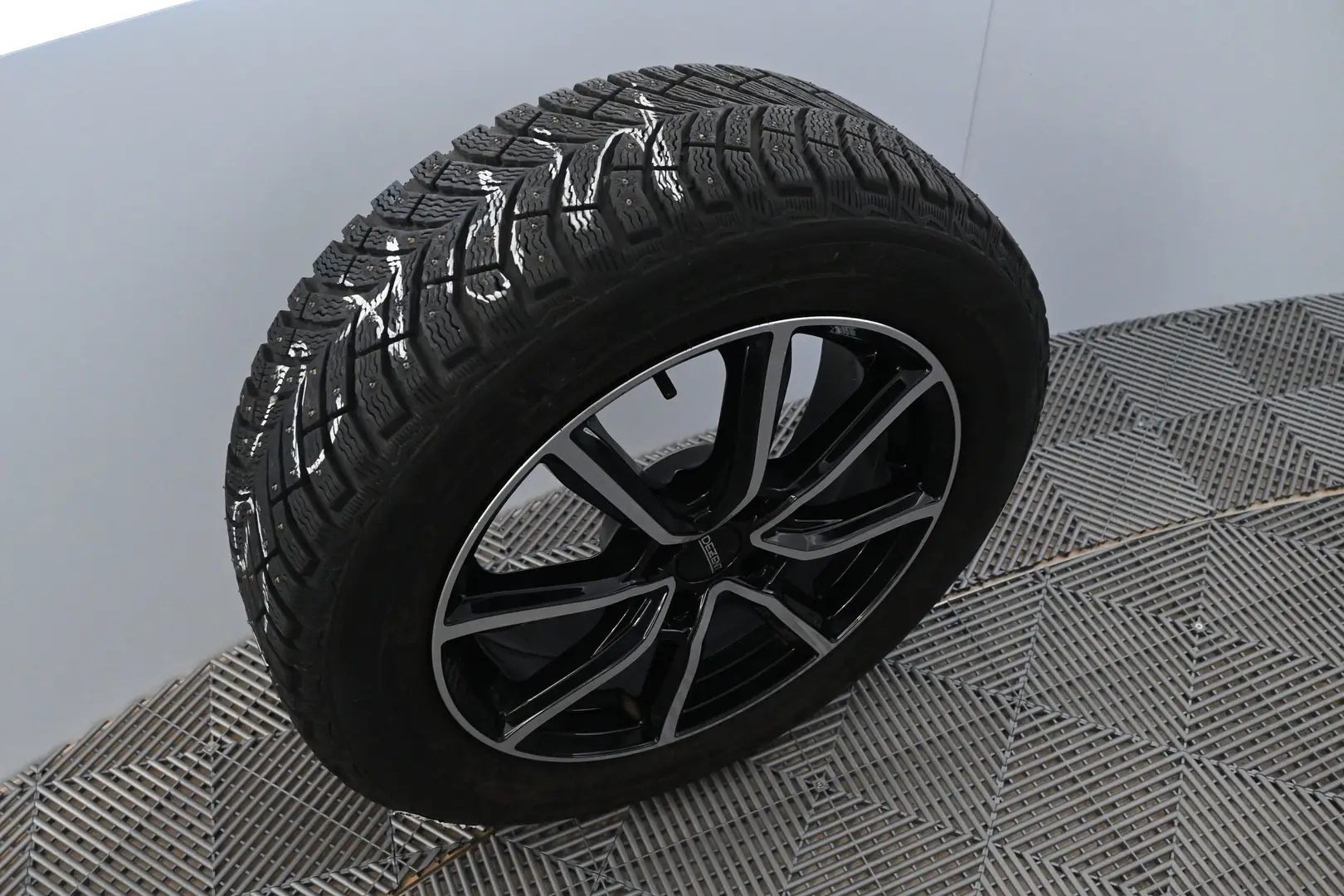 Car Image - 5YwwjrCzMmh9z3y3tuwRZ