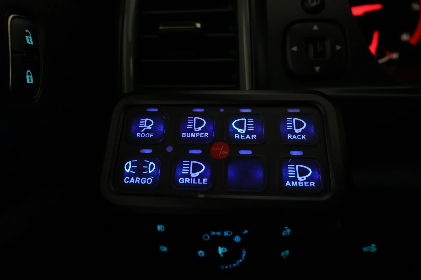 Car Image - 3iE8AYdHphGr8HwEWTKEWJ