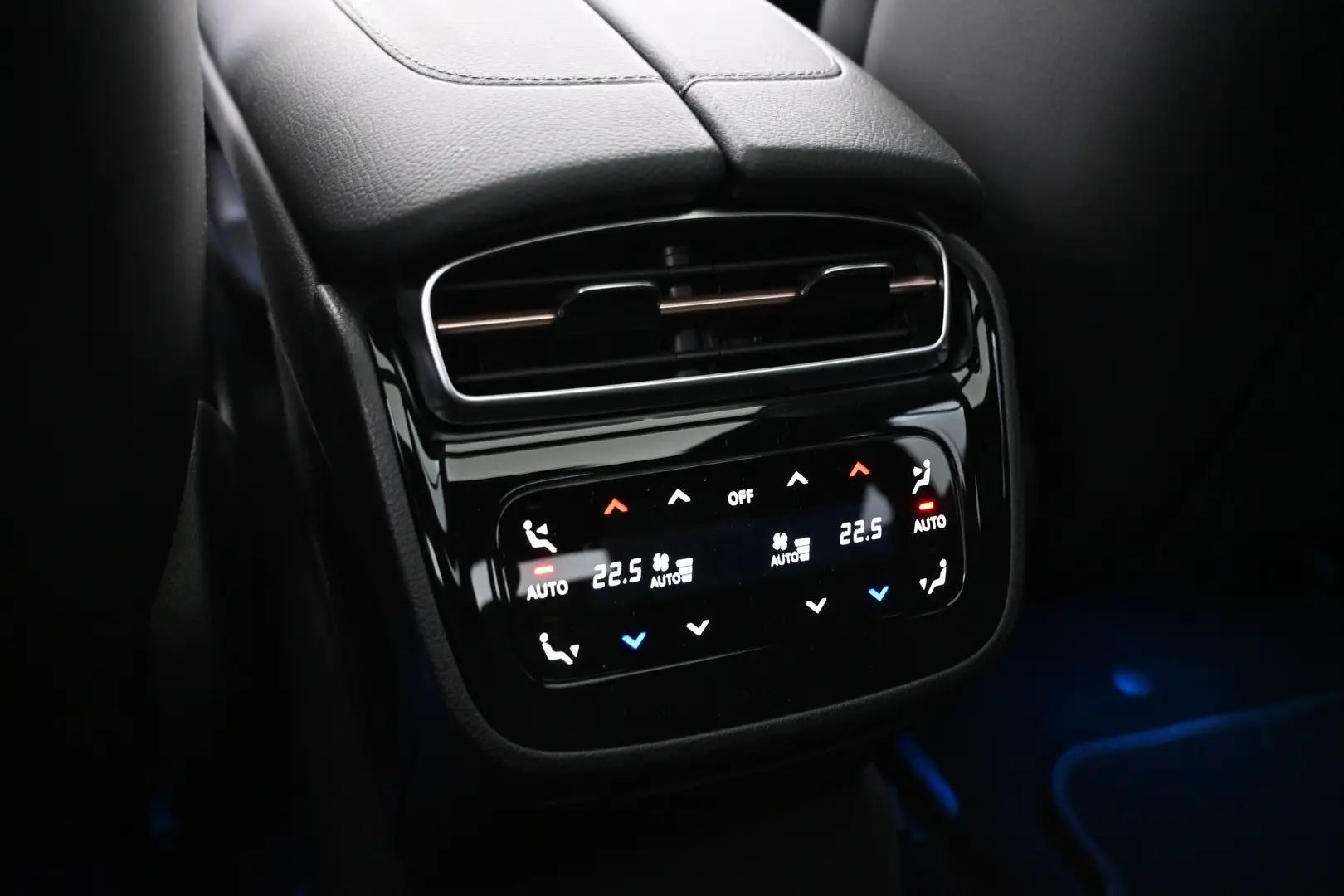 Car Image - YZsvKmSX3B2CfZTeS5uFX