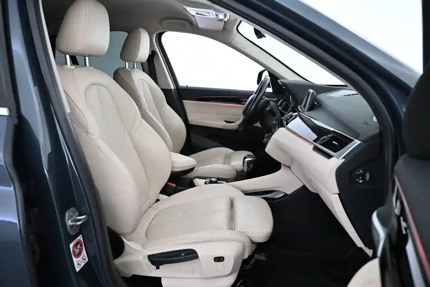 Car Image - JBetAz8KJNCX2crp0WowH