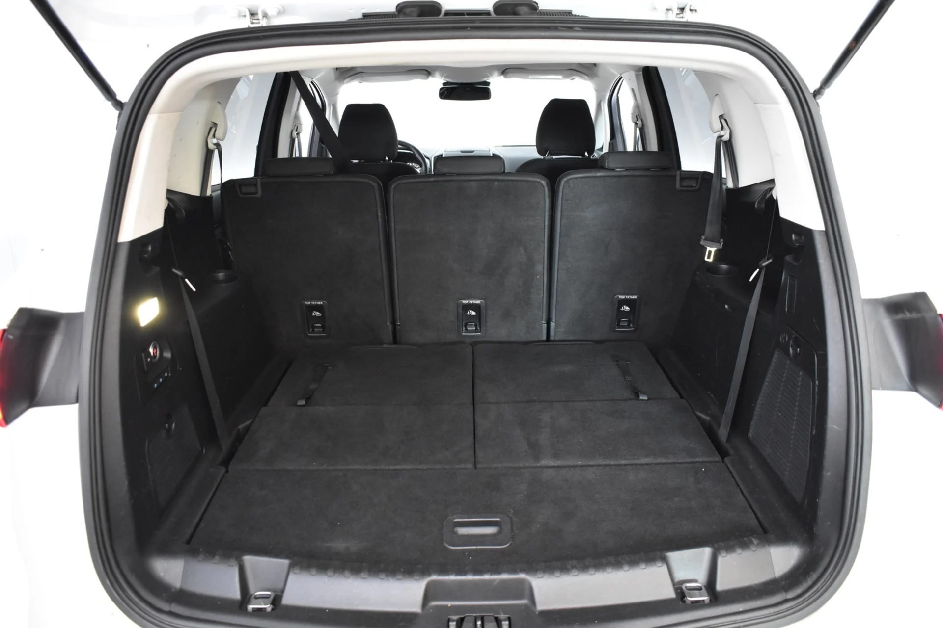 Car Image - bAo5caeL3b3eIEMPE7T9V