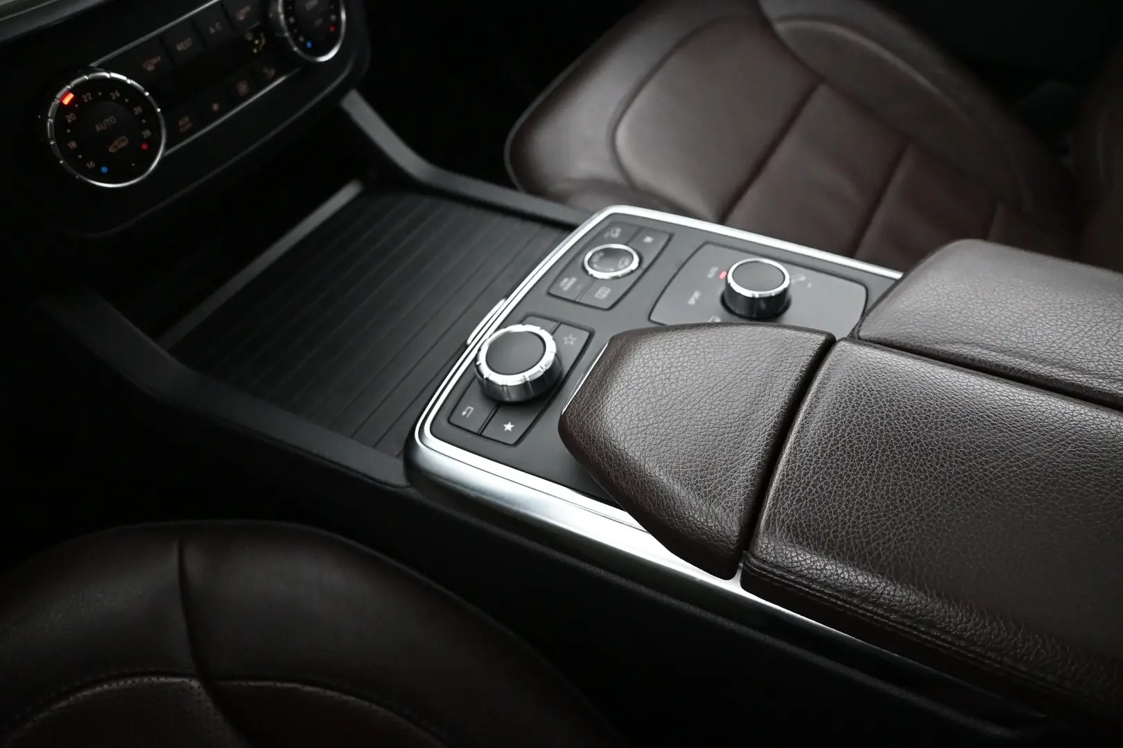 Car Image - 2H32mxr6qkgfHvuxbibUSz