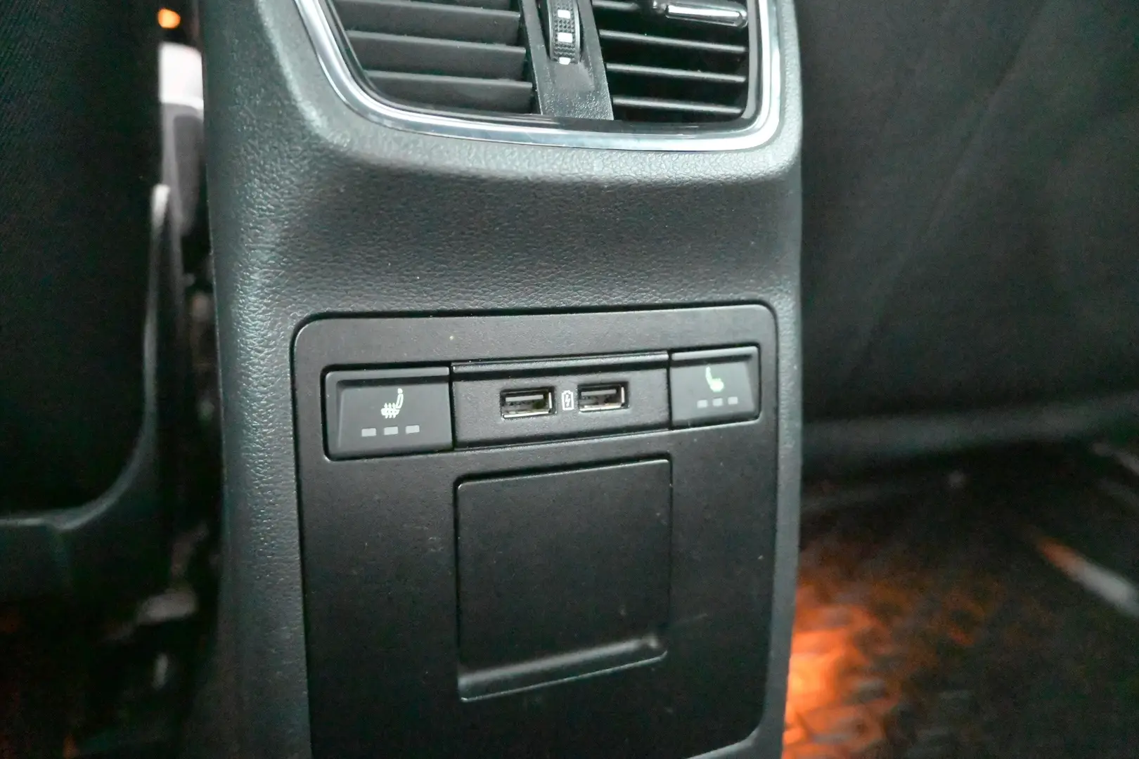 Car Image - 64V3zn5lWc1QItdJFCDJkl