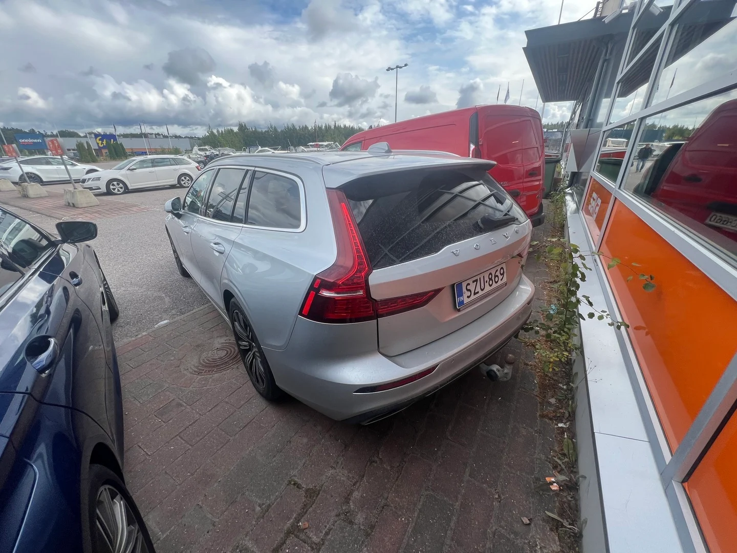 Car Image - FAnFkY9WDryQiR6cQXudq