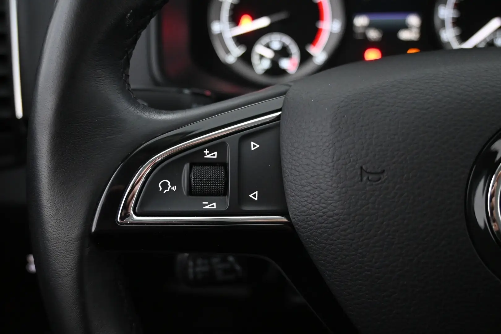Car Image - 3gdt0Klgt3fzAcRSbKzNHr