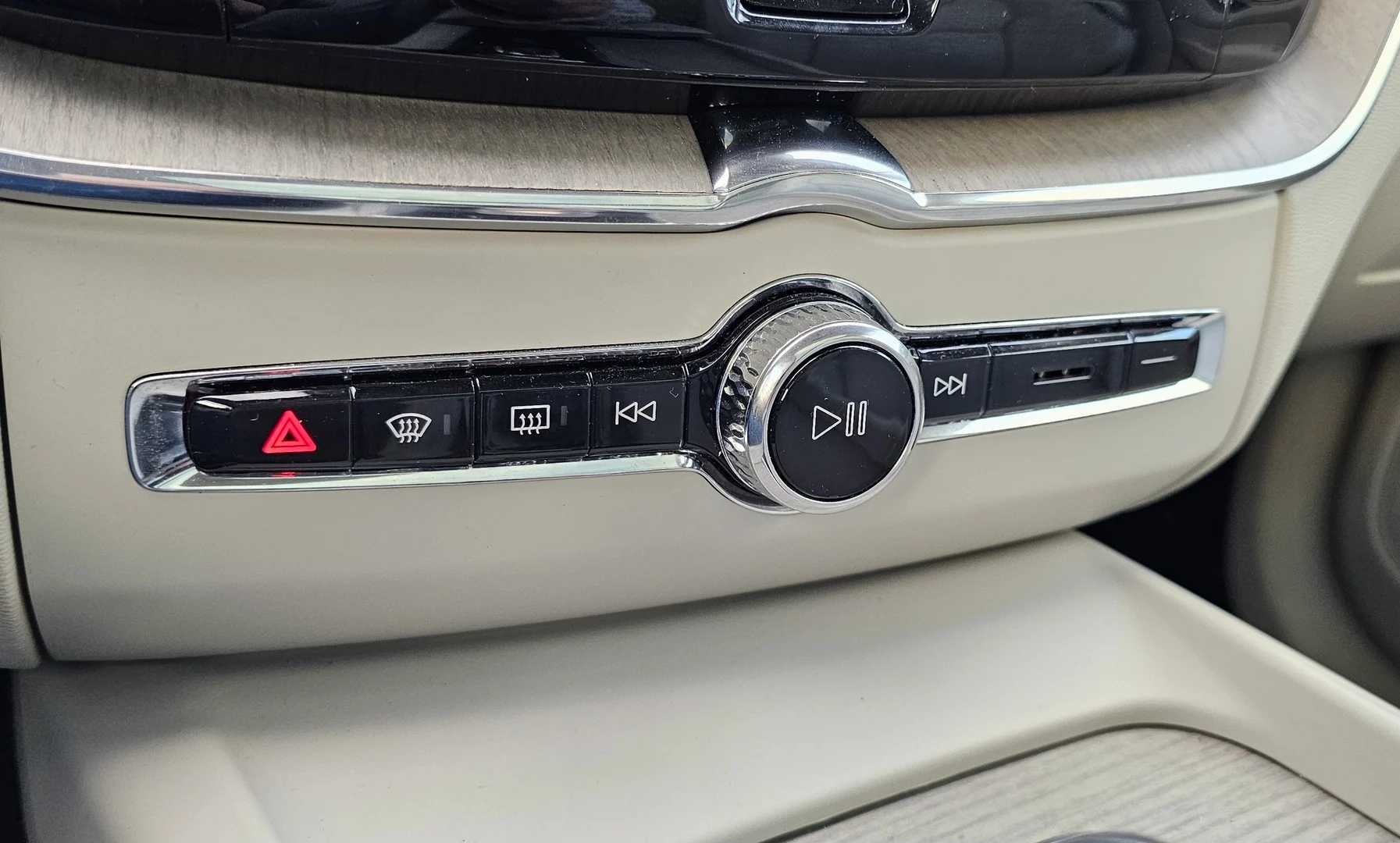 Car Image - 6IZSjjX0oA9OgaMk56g7kd