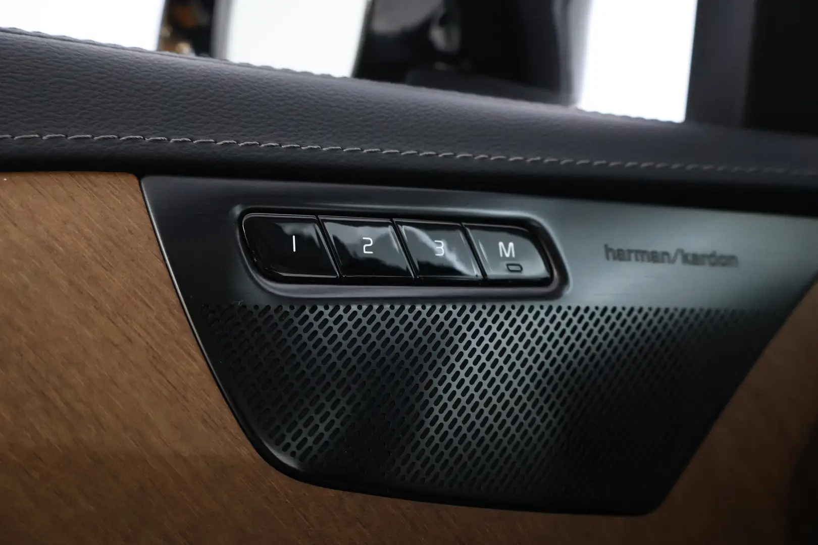 Car Image - 3tNxV0jiomKrE6qTfGiJLz