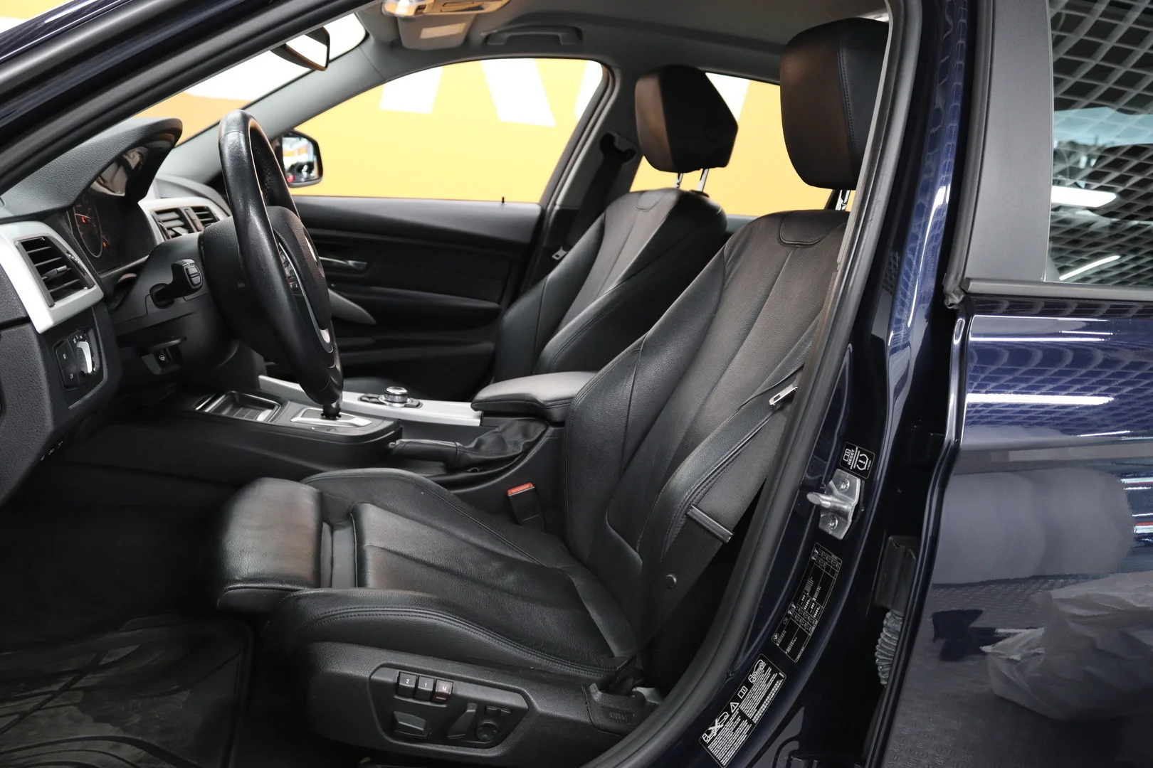 Car Image - Xvd42jxaVaFmPRf5fSVdh