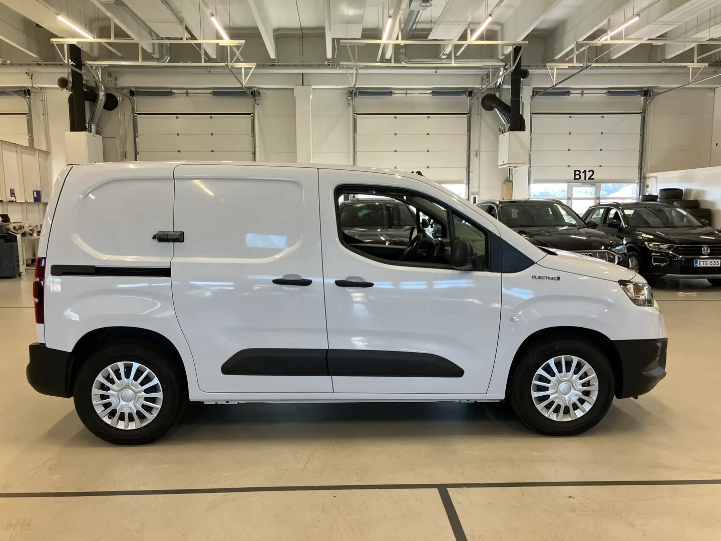 Car Image - 1hPNp13ZmPf5oM2G6Thmbs