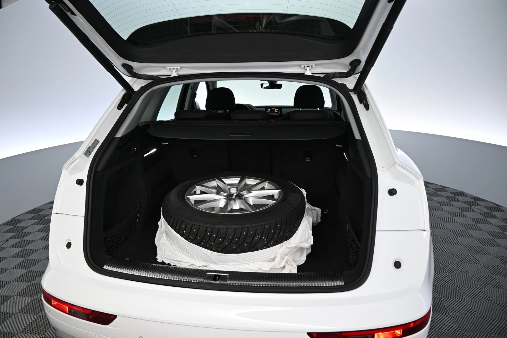 Car Image - 1bEFX3JdgOxvOcUZnG2gu7