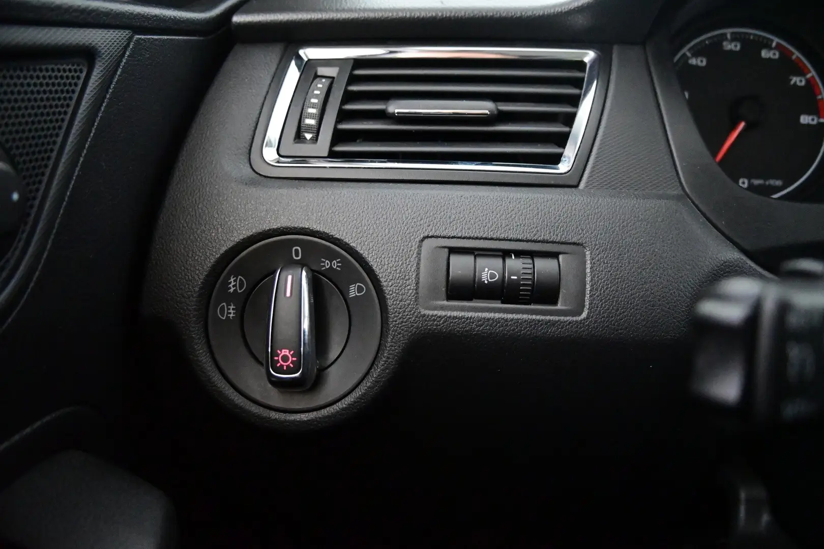 Car Image - 1gam6E0r478Z84i9skrd0e