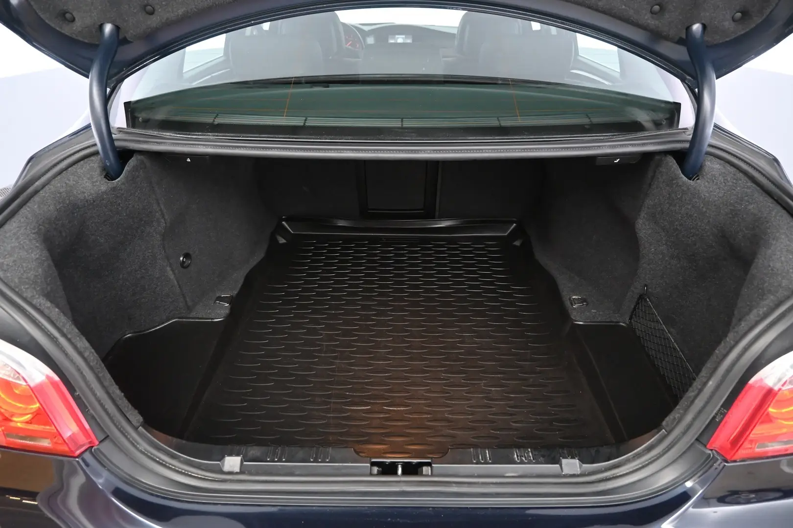 Car Image - 4Xm2TFTlKW9MHmhzknTp1O