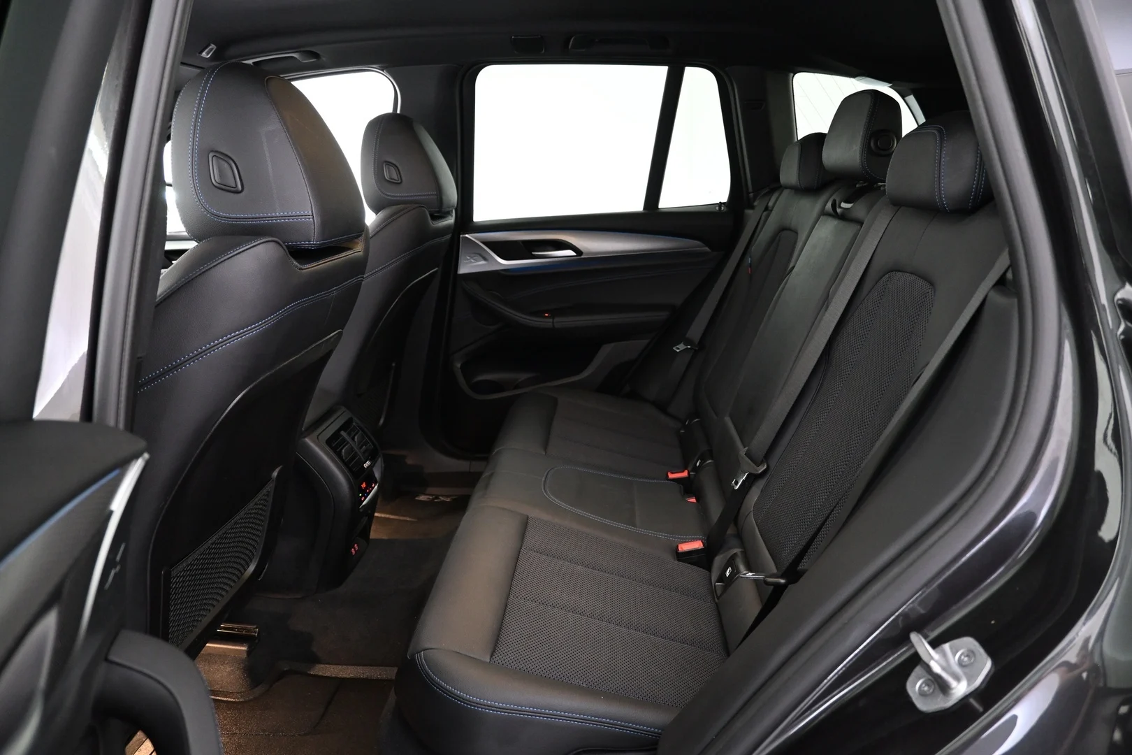 Car Image - 4RgP0SFSX1FliihQQ1VKzA