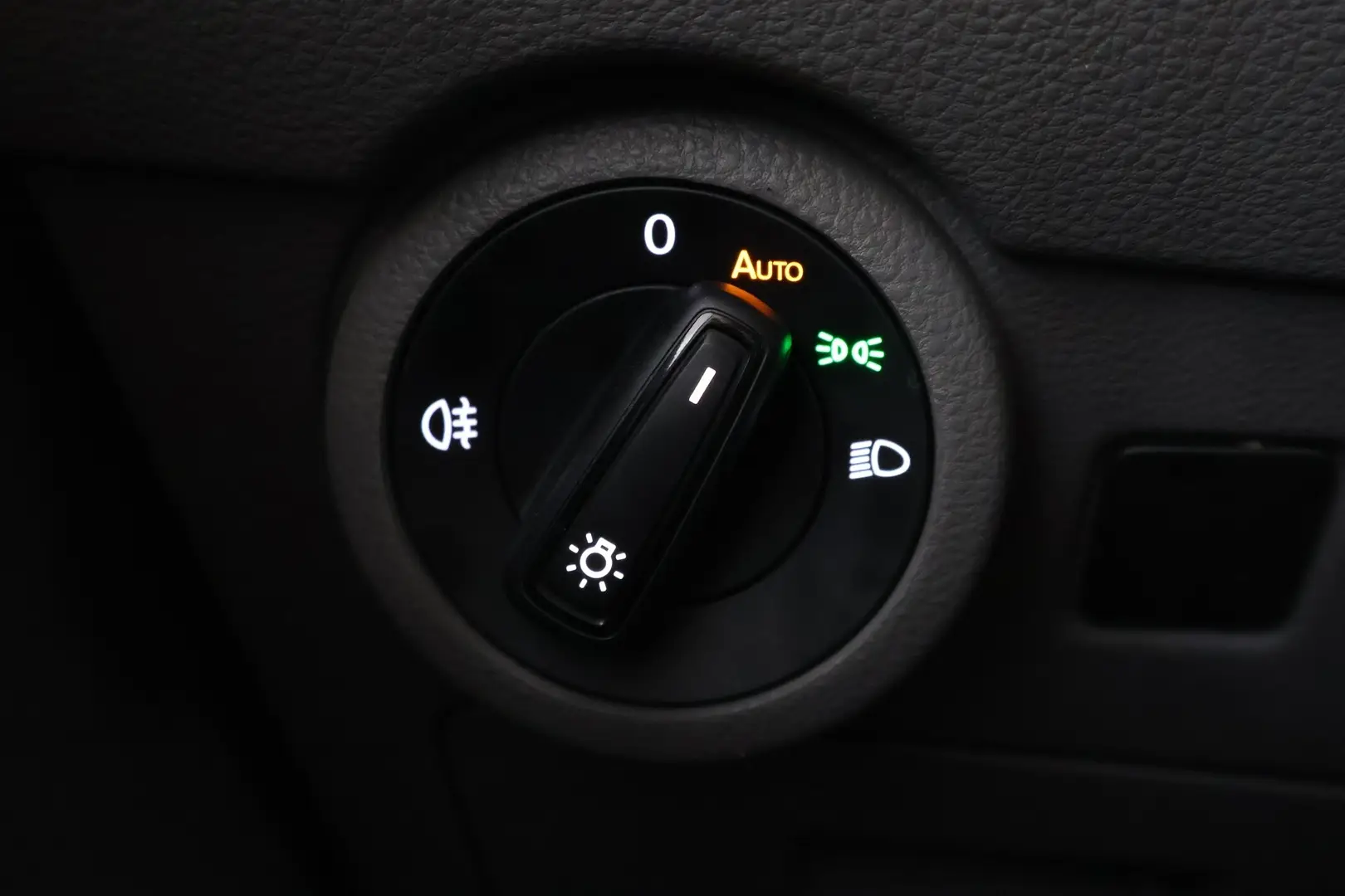 Car Image - 3mO0E0vQLAfSavE4qrhZWd