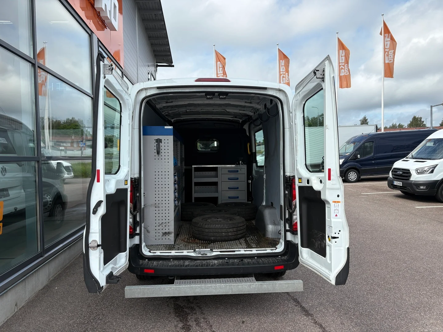 Car Image - W8X5IFvewfeakFw7CWe6R