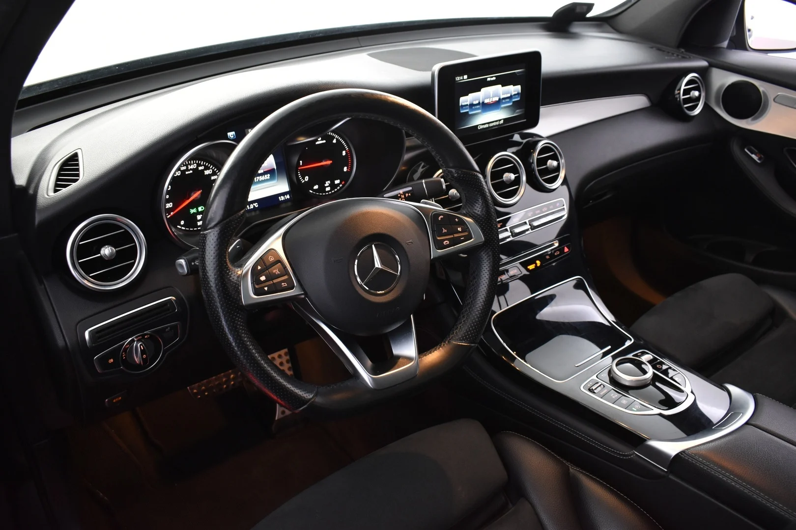 Car Image - 2r9E6lYTsSX7GMuj1N0Zjl