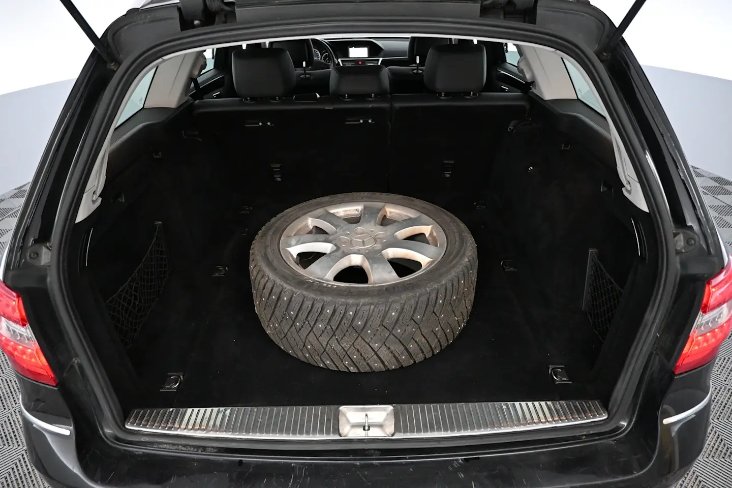 Car Image - 5tLXqUJ64ZXzowz0UV2hro