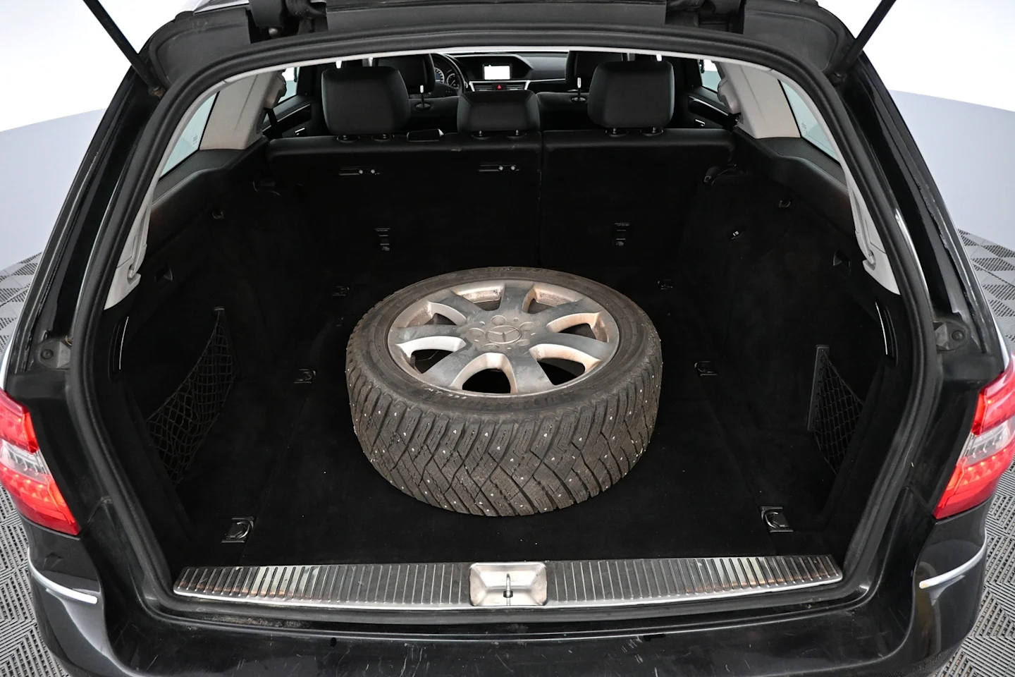 Car Image - 5tLXqUJ64ZXzowz0UV2hro