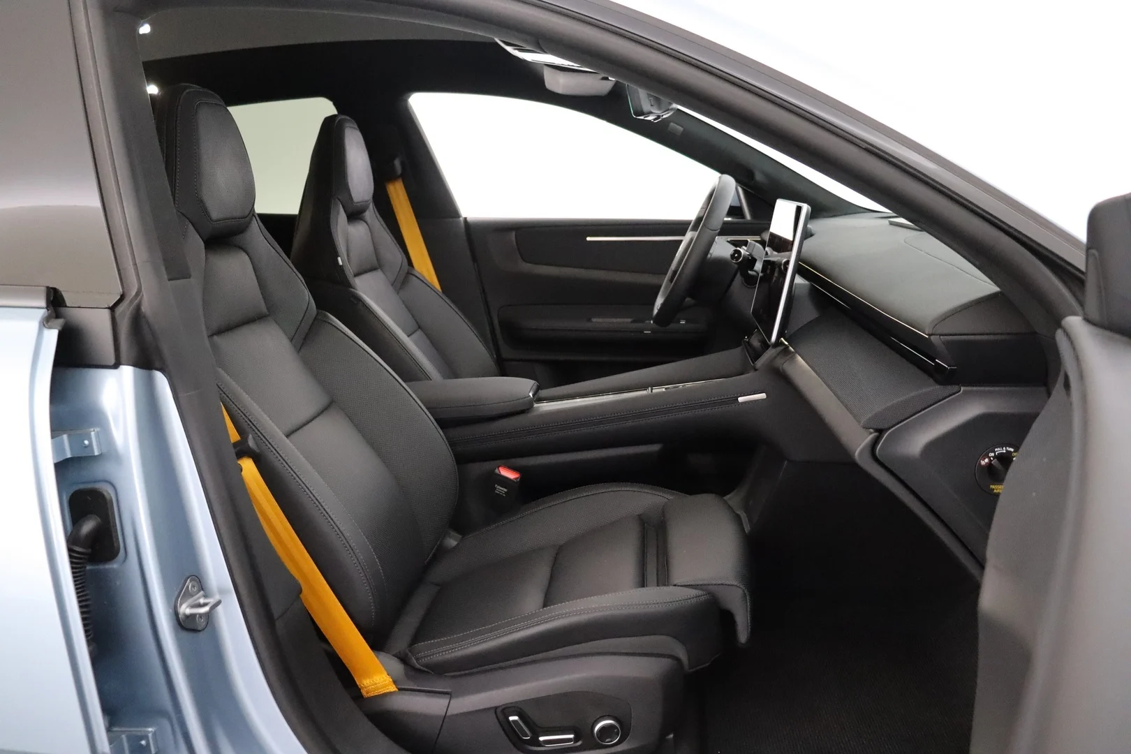Car Image - 7KqGSFaNbLYrywc1EEIz2h
