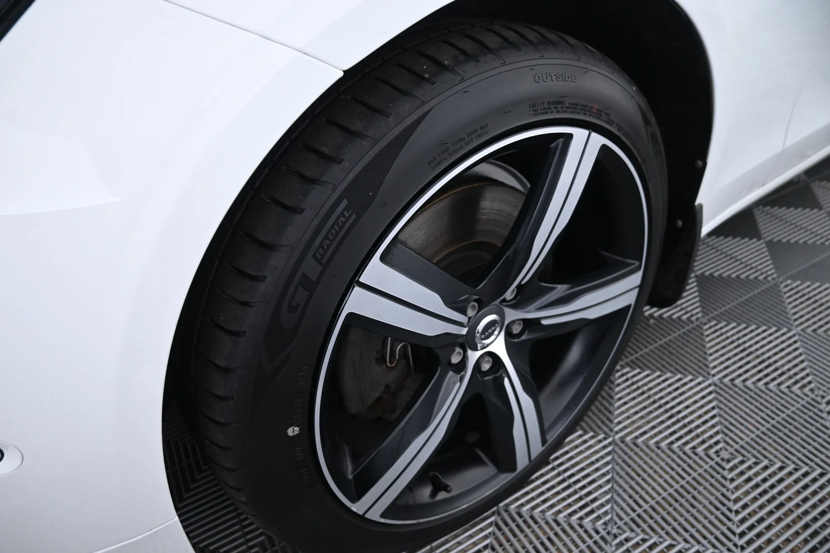Car Image - 6aZuF5uEHTSvayEr9jIG96