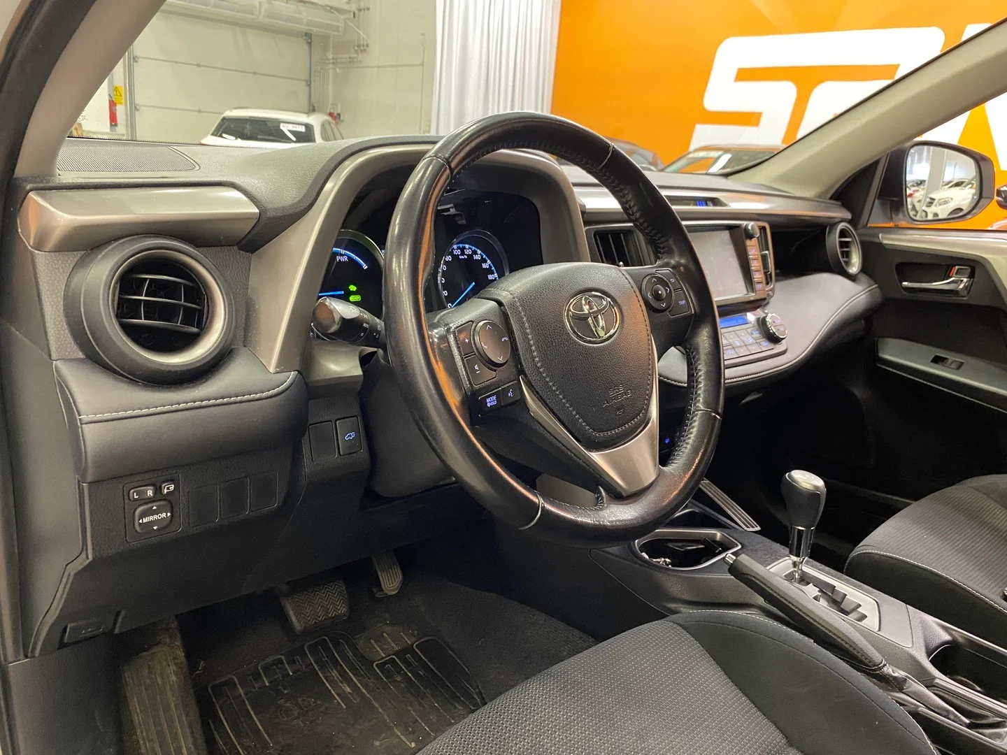 Car Image - 2hlVrqrNMr1F7izr38PekU