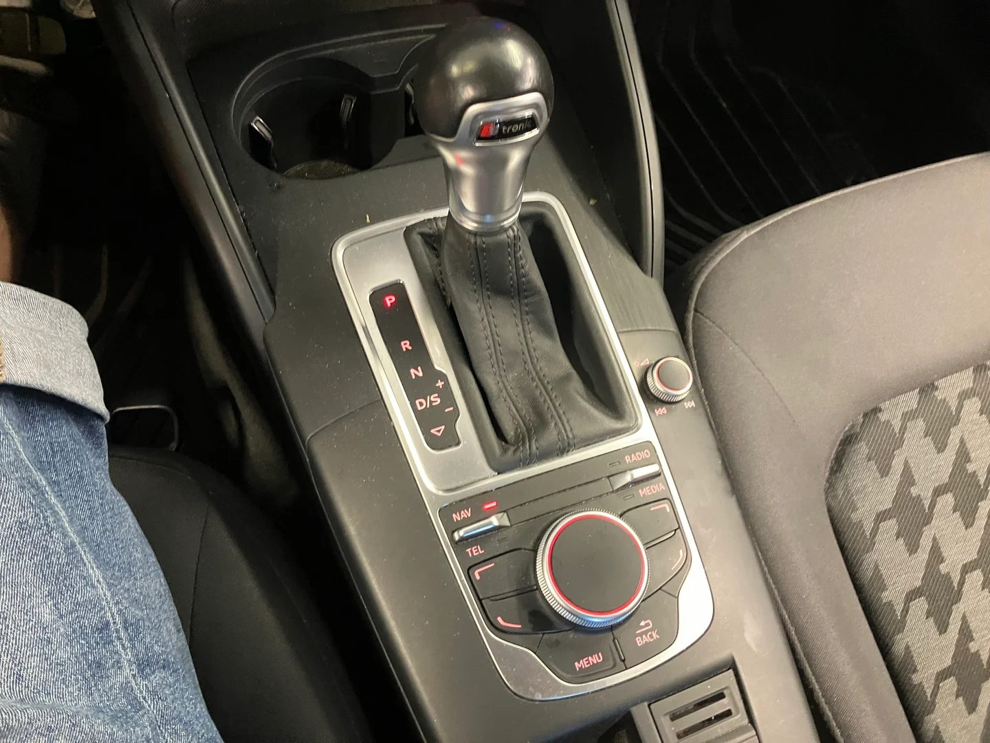 Car Image - 4evnhuysE2hLjY3RLl7IzG