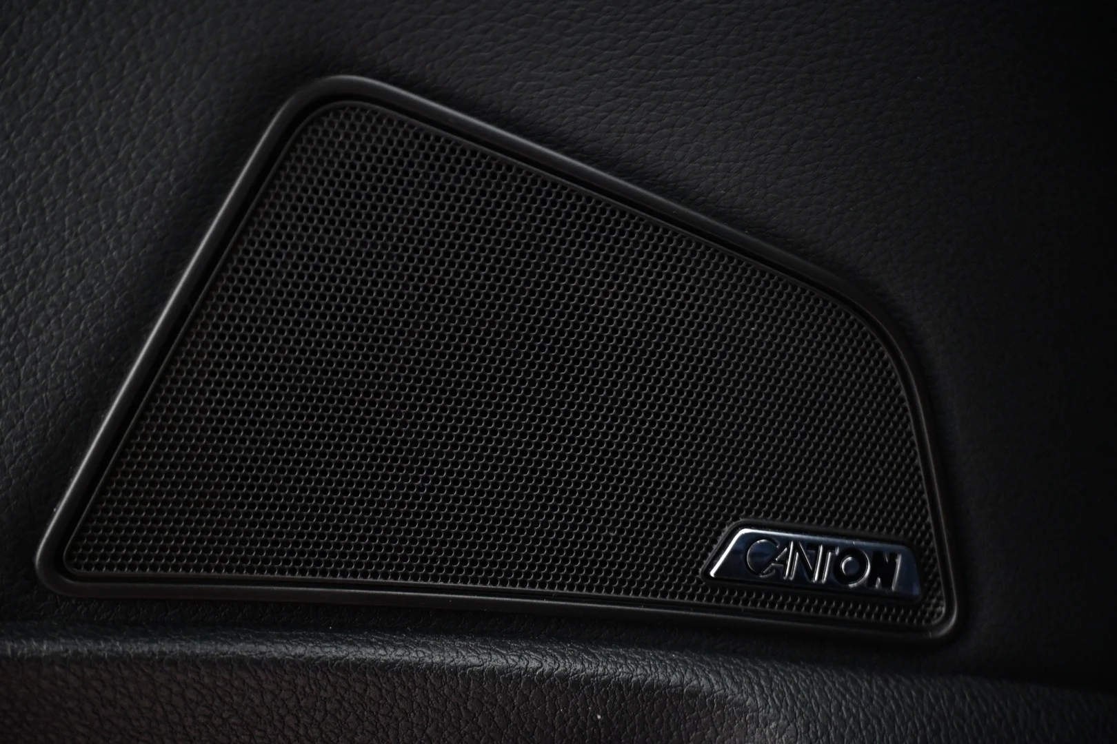 Car Image - 5LAq4zWv7WTL15VcYUyvtL