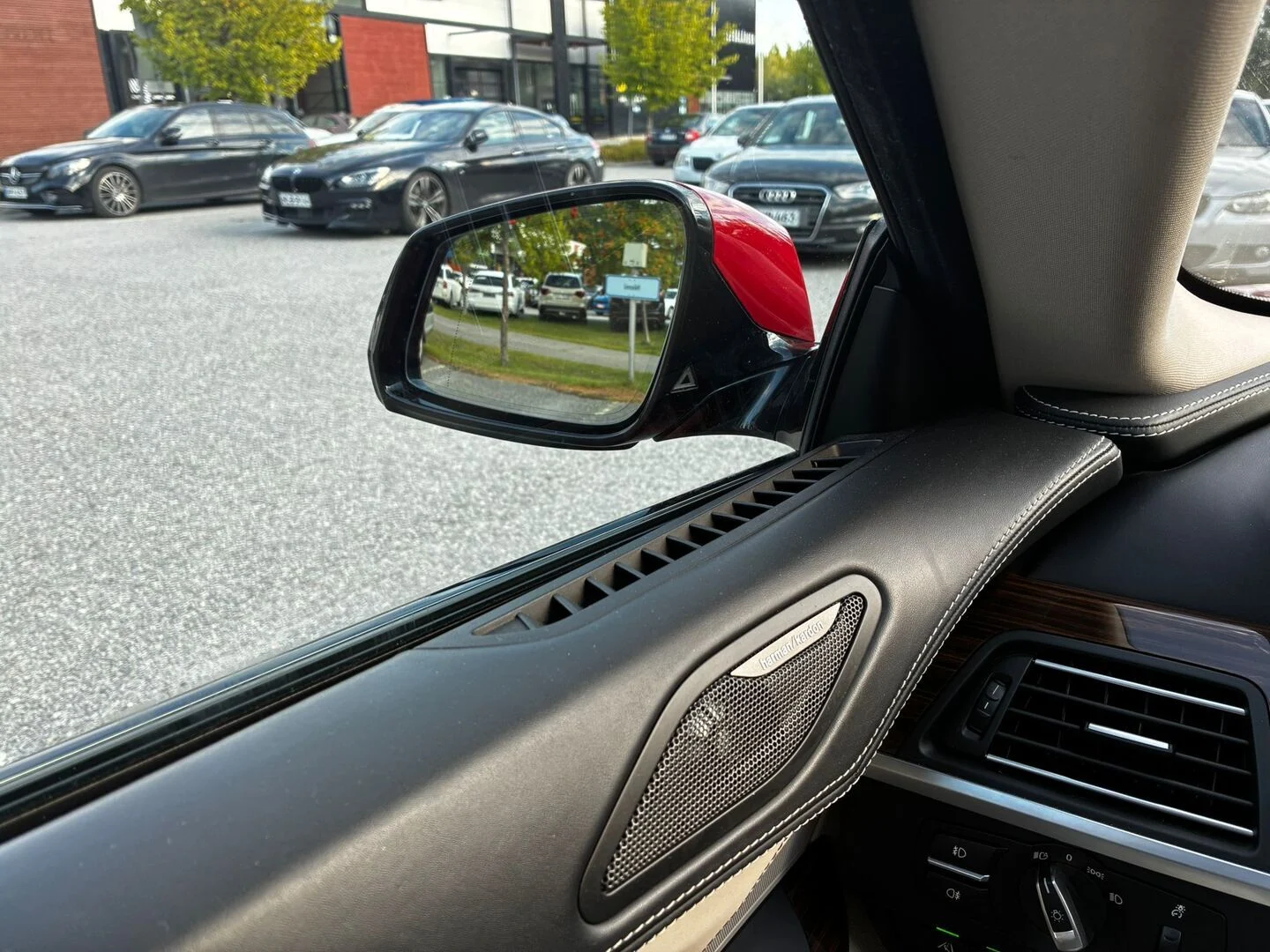 Car Image - 7LdyuK812kDRzoSNNe7OPS