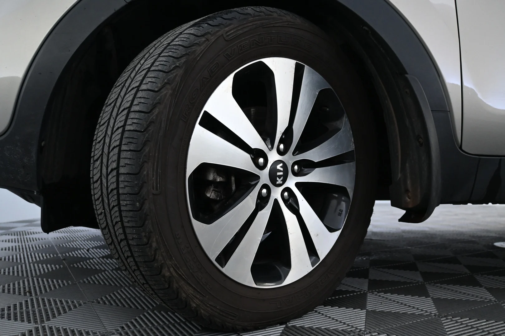 Car Image - 2jwKutIC8B6OLxrLoG0APF